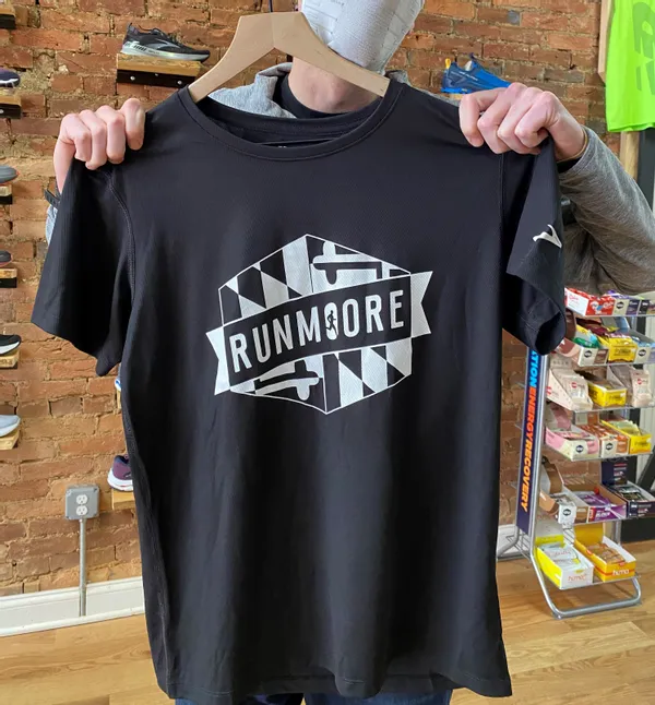 Brooks Men's Run Moore Logo Podium Short Sleeve Shirt Black